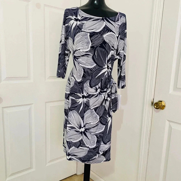 Signature by Robbie Bee Navy Blue and White Dress Size Medium - Picture 2 of 11